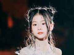 何芊妤 | 青时·青梧高级定制国潮汉服溶洞大秀深圳赛区