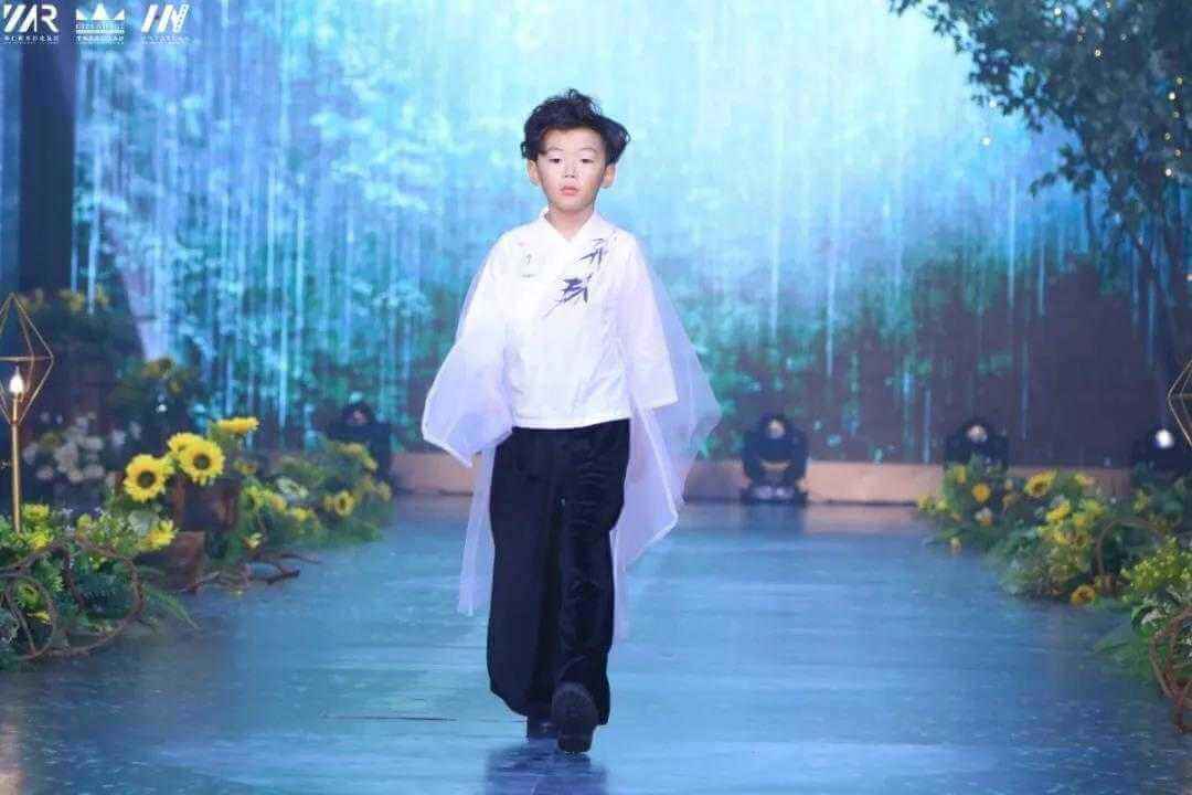 黄浩锋 | 青时·青梧高级定制国潮汉服溶洞大秀深圳赛区(图2) 黄浩锋 | 青时·青梧高级定制国潮汉服溶洞大秀深圳赛区(图2)