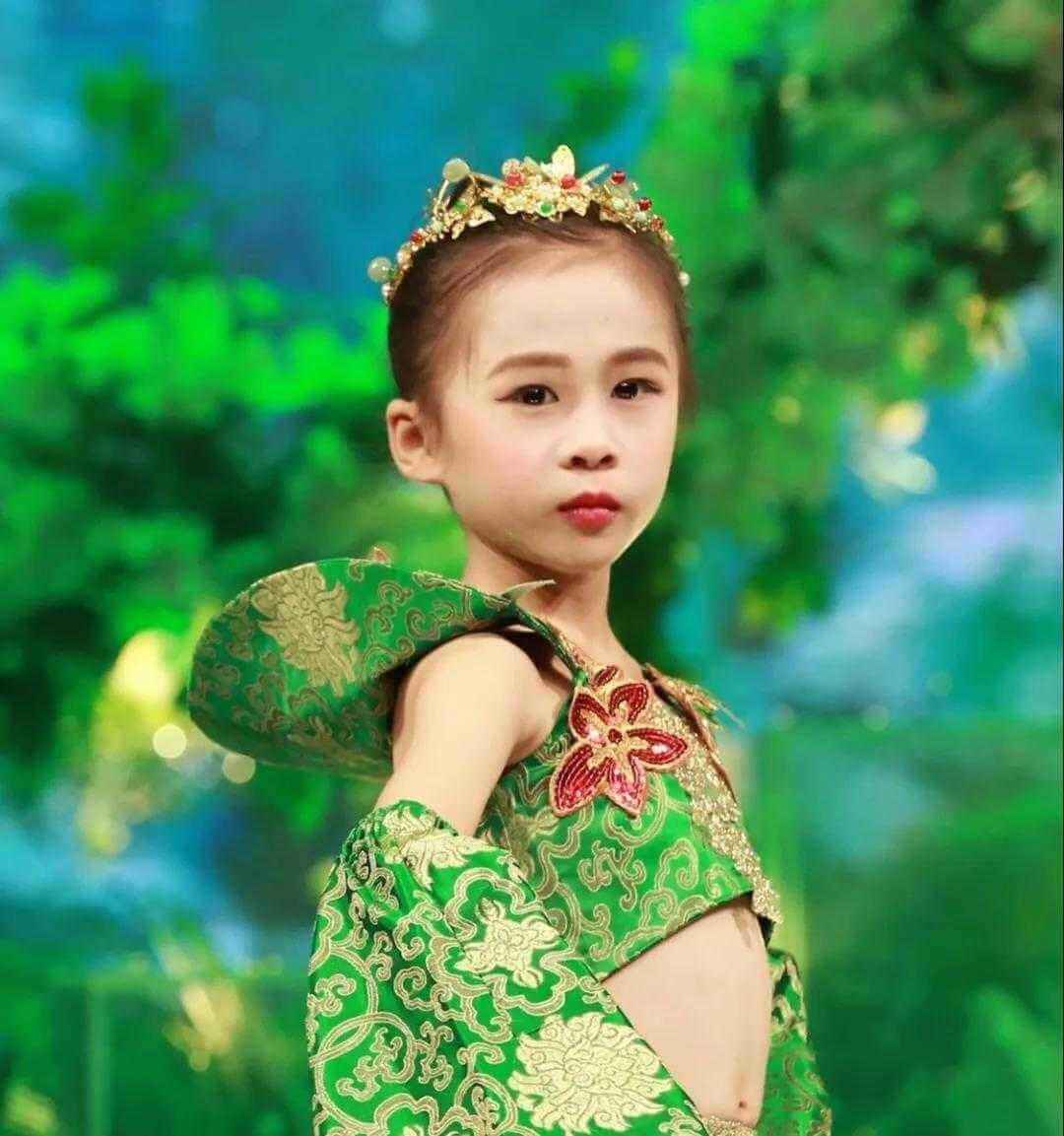 齐玥珊 | 青时·青梧高级定制国潮汉服溶洞大秀深圳赛区(图2)