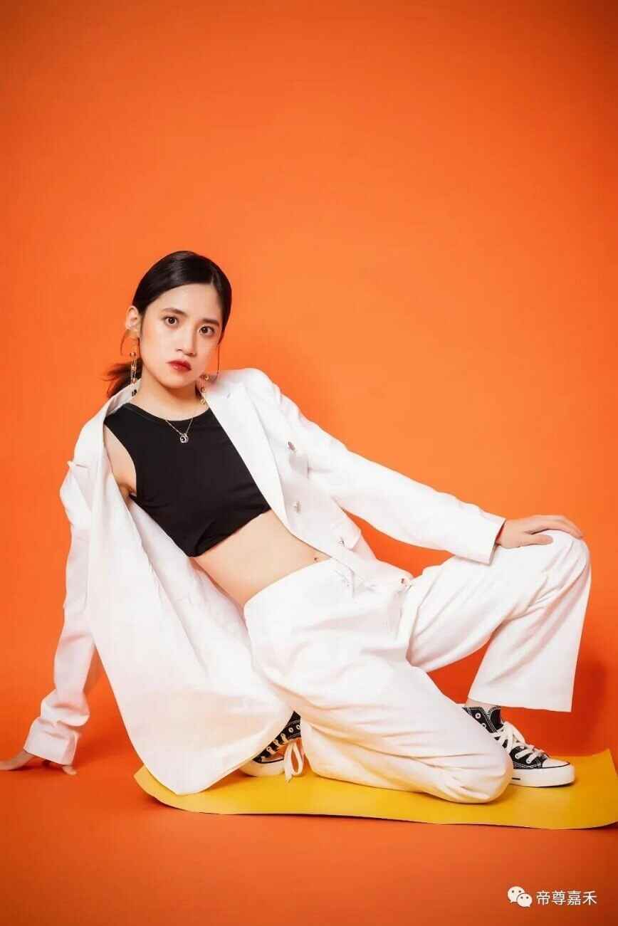 模卡精选 | 仪态万方，丽质天成罗周远(图4)