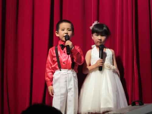 宝宝学播音主持的较佳年龄,有谁能分享一下?(图1) 宝宝学播音主持的较佳年龄