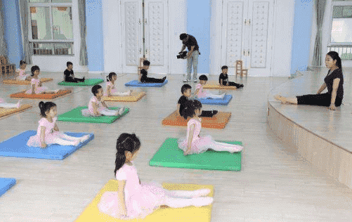 孩子学舞蹈较佳年龄几岁较好?很多家长都不是很清楚!(图1) 孩子学舞蹈较佳年龄几岁较好?很多家长都不是很清楚!(图1)