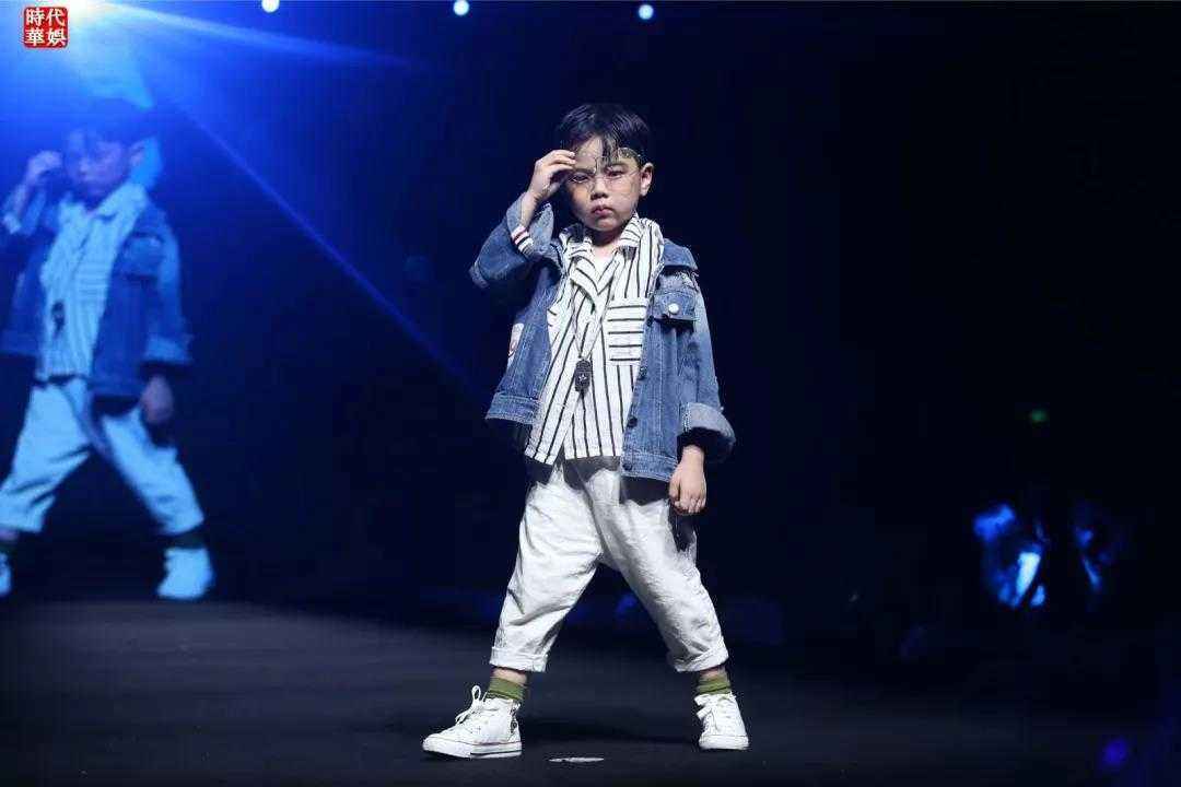 VIP艺员钟翊轩----温暖人心的小男神(图5) 环球童影,童模