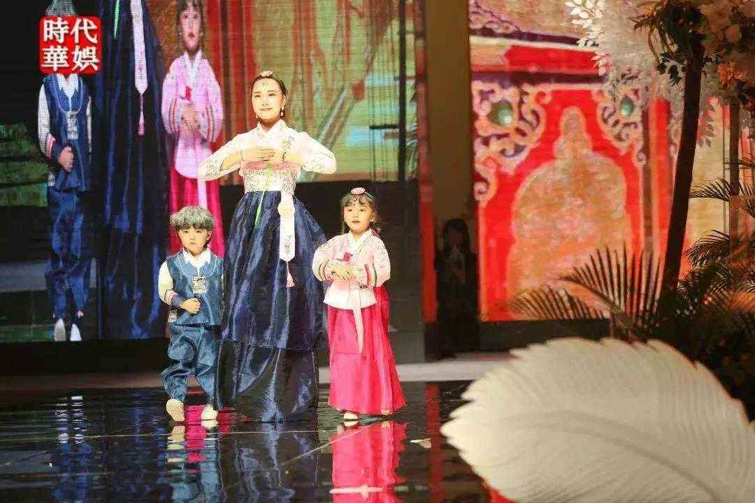 恭喜《妈妈Me呀》再添冯子晴亲子辣妈一对!!(图5) 恭喜《妈妈Me呀》再添冯子晴亲子辣妈一对!!(图5)