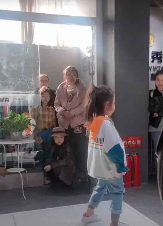 深圳少儿学习模特有什么好处?一起来看一下吧!(图3) 深圳少儿学习模特有什么好处