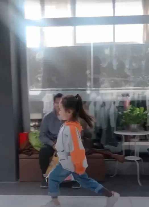 深圳少儿学习模特有什么好处?一起来看一下吧!(图4) 深圳少儿学习模特有什么好处