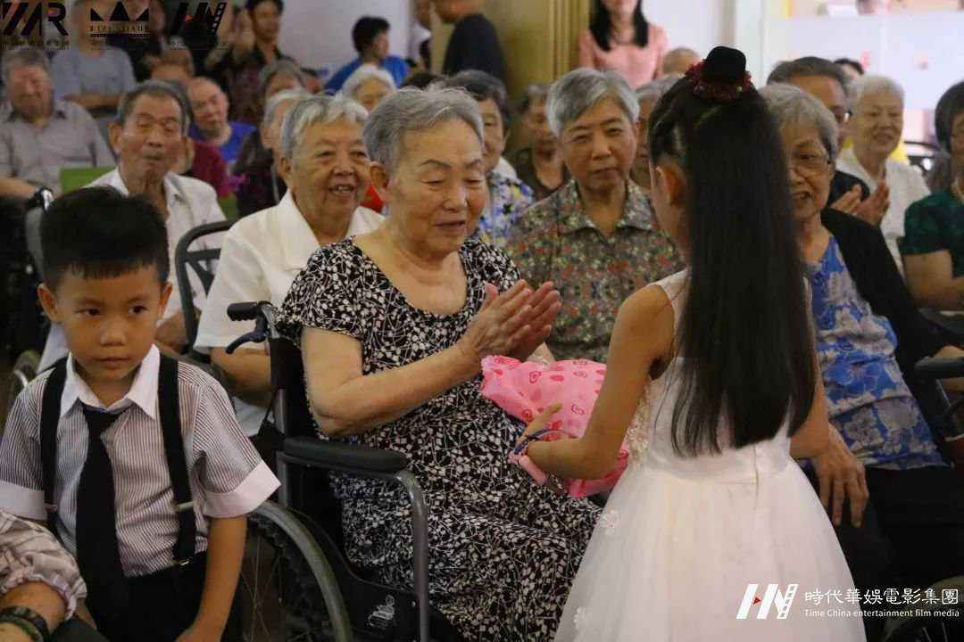 环球童影在深圳福田举办公益文艺演出“情暖福利院”(图19) 环球童影在深圳福田举办公益文艺演出“情暖福利院”(图19)