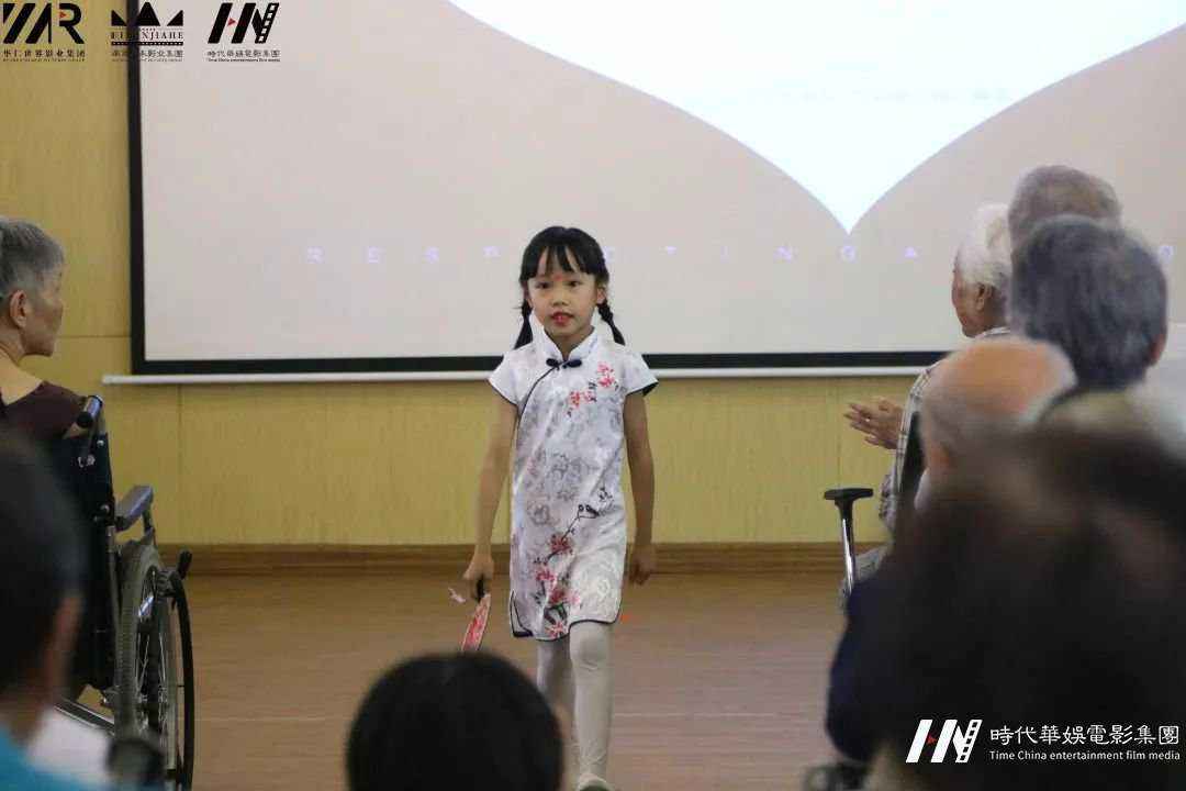 环球童影在深圳福田举办公益文艺演出“情暖福利院”(图11) 环球童影在深圳福田举办公益文艺演出“情暖福利院”(图11)