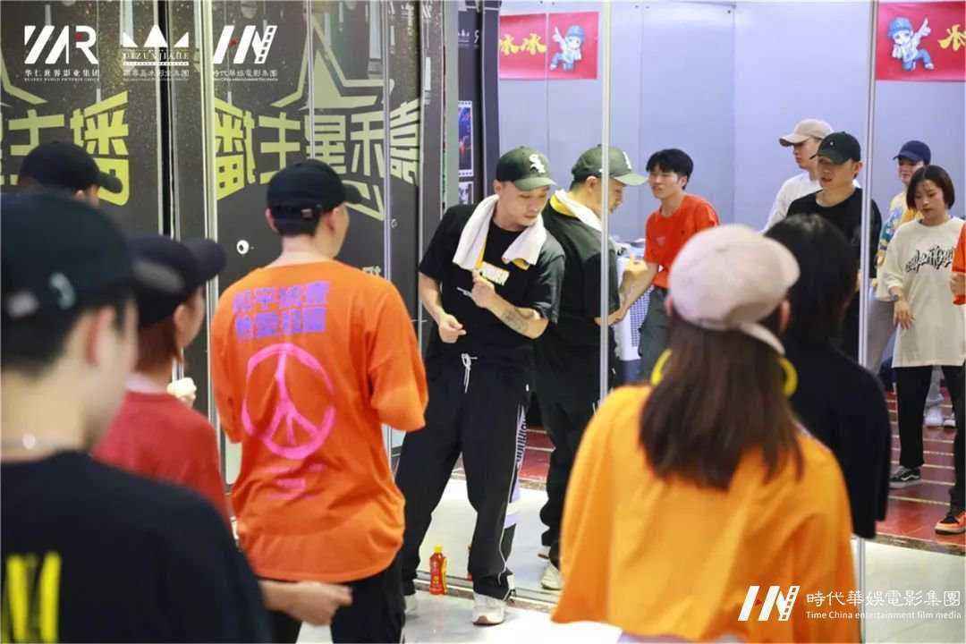 深圳诞生进步世界街舞冠军——BINGBING空降环球童影(图7) 深圳诞生进步世界街舞冠军——BINGBING空降环球童影(图7)