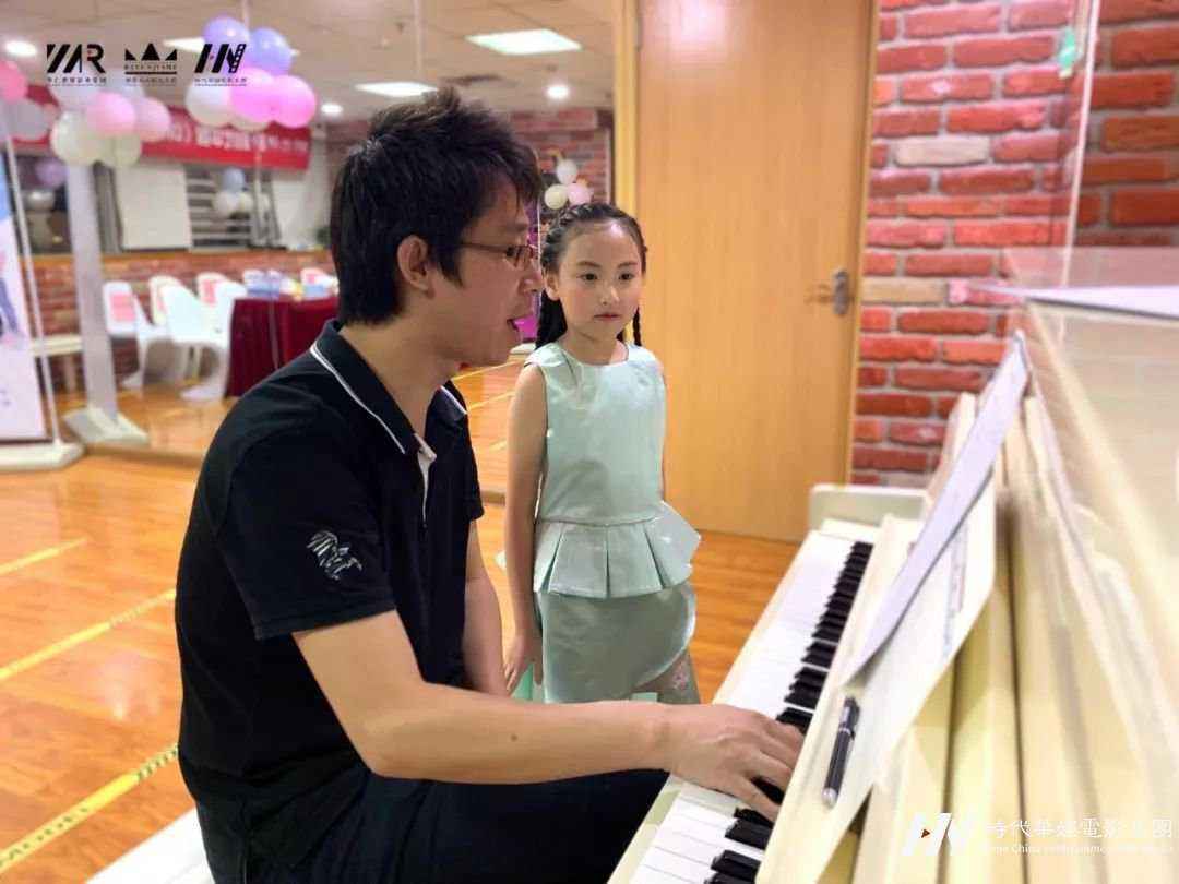 环球童影儿童声乐《DREAM STAR》组合原创歌曲见面会圆满结束(图7) 环球童影儿童声乐《DREAM STAR》组合原创歌曲见面会圆满结束(图7)