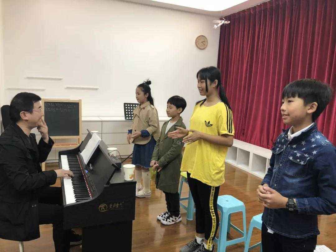 少儿舞蹈培训_舞蹈老师哪家强_时代华娱课程好