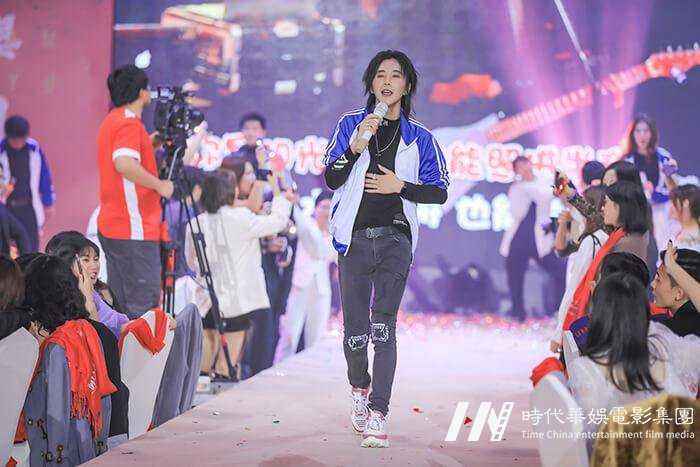 《致敬五月天》嗨爆环球童影影业集团2020新春年会现场(图1)