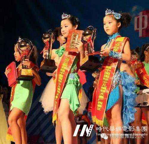儿童模特走姿篇:你知道如何改善吗?(图1) 儿童模特走姿篇:你知道如何改善吗?(图1)