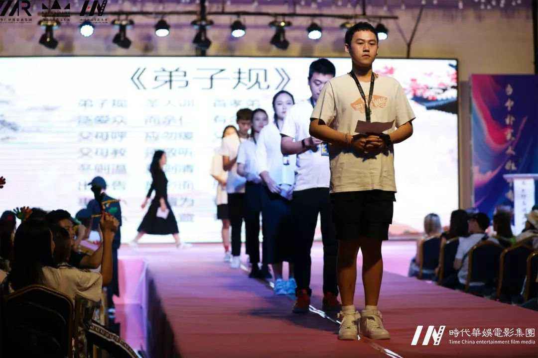 立德树人,同心共筑华仁梦,八月工作总结会议!(图2) 图片