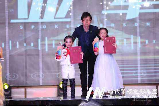 童星教父石宏与弟子陈怡佳、肖翊峰、樊子雯、 叶思琪、彭菲儿、Bell、  叶子嘉、雷澳韵、郭珺怡(图3)