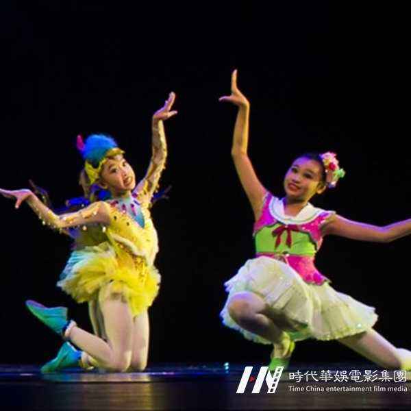 学爵士舞培训对服装要求有哪些?(图1) 爵士舞舞者