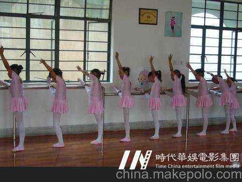 环球童影告诉你爵士舞要怎么练习?(图1) 环球童影告诉你爵士舞要怎么练习?(图1)