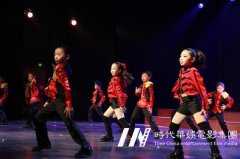 男孩从小学习街舞的好处