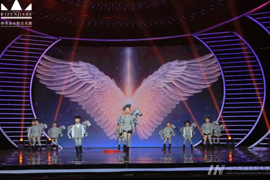 2022粤港澳大湾区青少年艺术展演模特表演节目《魔幻2022》