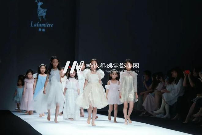 少儿模特几岁开始学比较好？别让孩子错过“黄金蜕变期”！