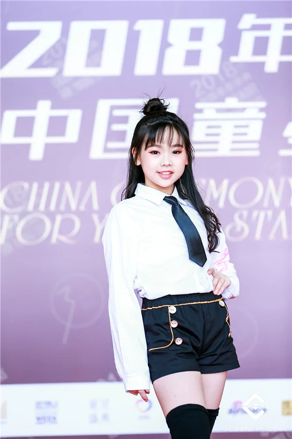 自信徐诗涵 光芒闪耀T台