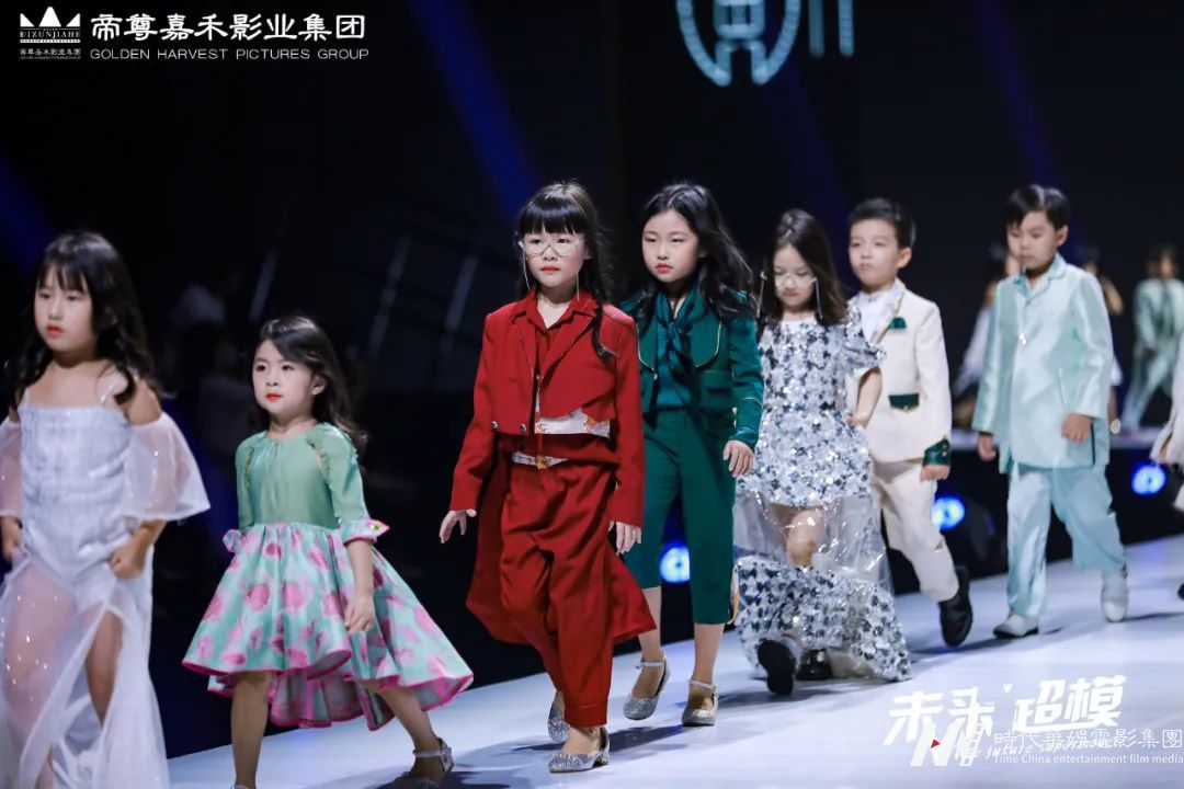 少儿模特| 看明星们是如何培养自己孩子的气质？(图1)