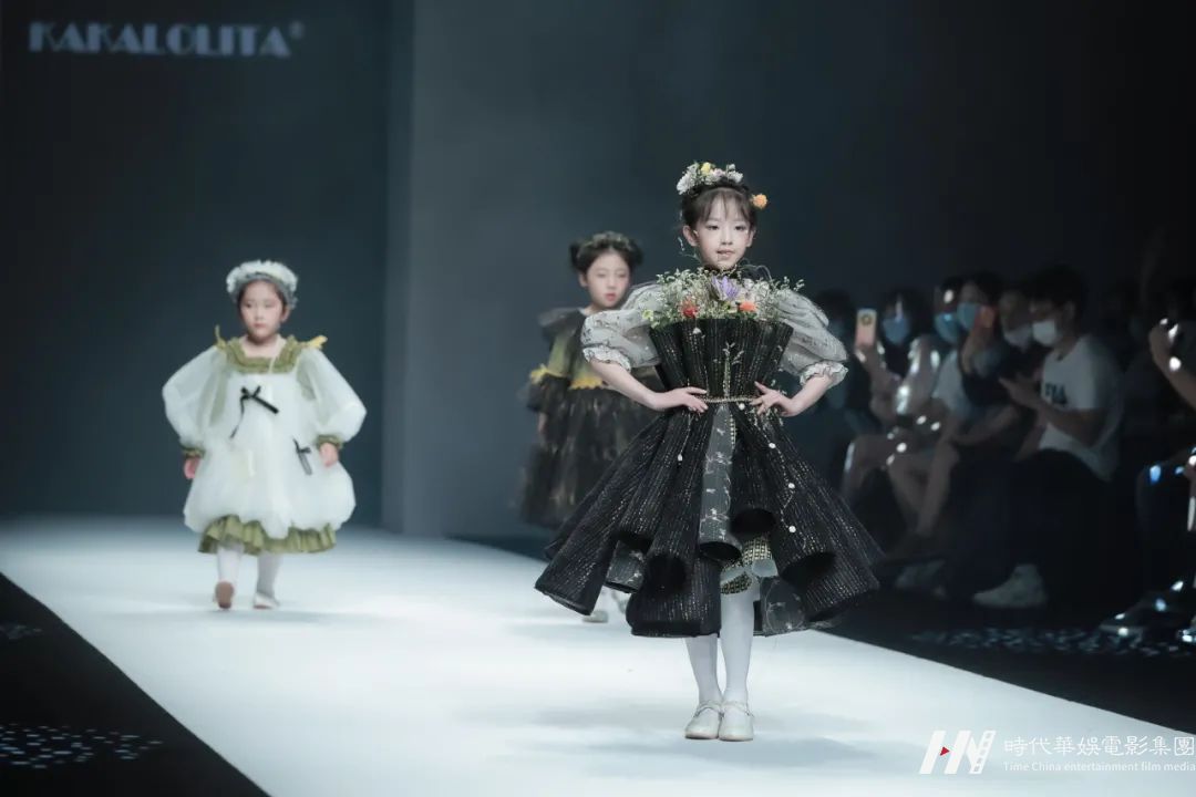 少儿模特| 看明星们是如何培养自己孩子的气质？(图2)