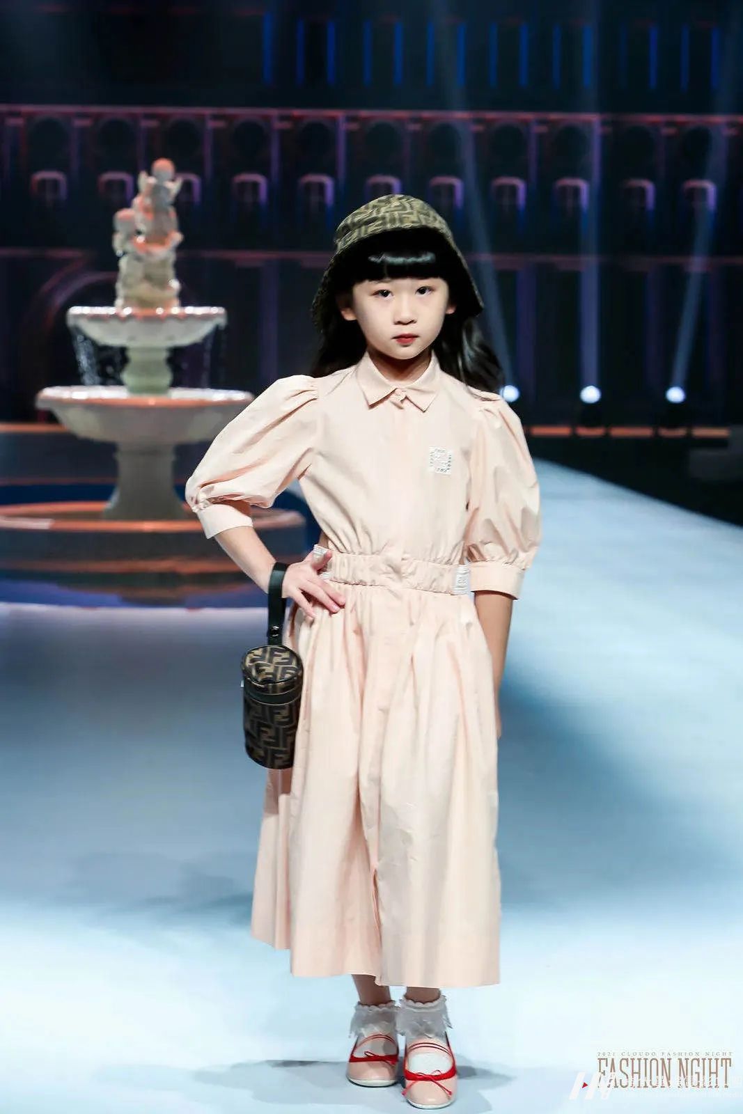 少儿模特| 看明星们是如何培养自己孩子的气质？(图16)