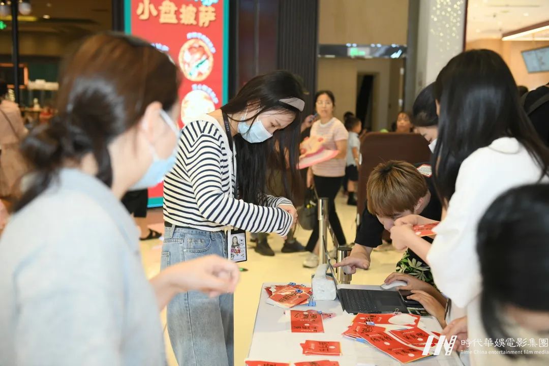 环球童影杭州【华影光线】分公司大型文艺汇演活动回顾(图7) 环球童影杭州【华影光线】分公司大型文艺汇演活动回顾(图7)