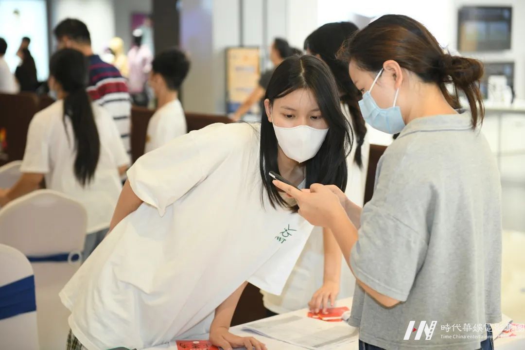 环球童影杭州【华影光线】分公司大型文艺汇演活动回顾(图9) 环球童影杭州【华影光线】分公司大型文艺汇演活动回顾(图9)