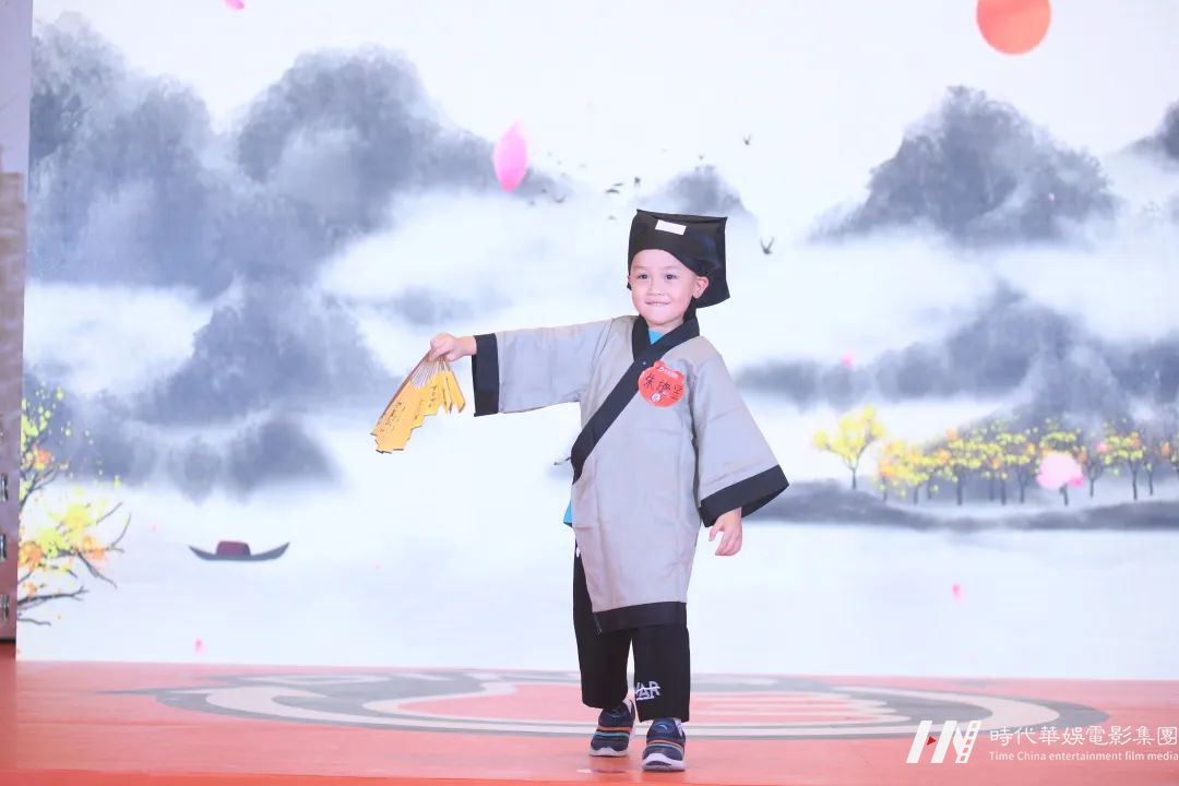 环球童影杭州【华影光线】分公司大型文艺汇演活动回顾(图54) 环球童影杭州【华影光线】分公司大型文艺汇演活动回顾(图54)