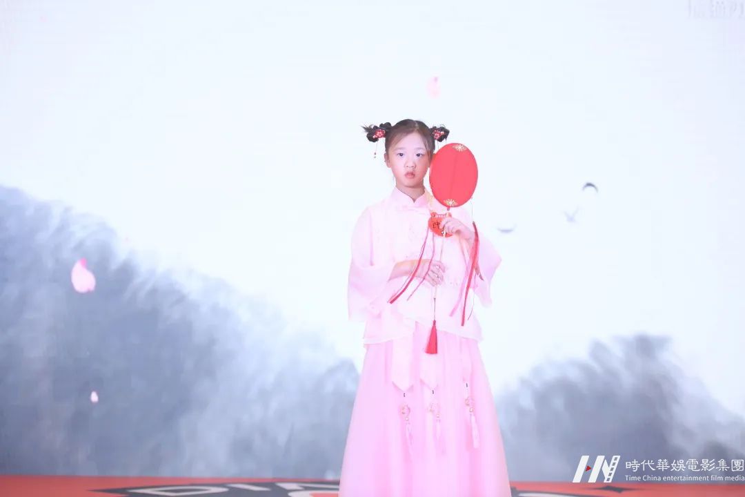 环球童影杭州【华影光线】分公司大型文艺汇演活动回顾(图61) 环球童影杭州【华影光线】分公司大型文艺汇演活动回顾(图61)