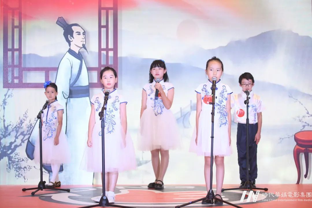 环球童影杭州【华影光线】分公司大型文艺汇演活动回顾(图132) 环球童影杭州【华影光线】分公司大型文艺汇演活动回顾(图132)