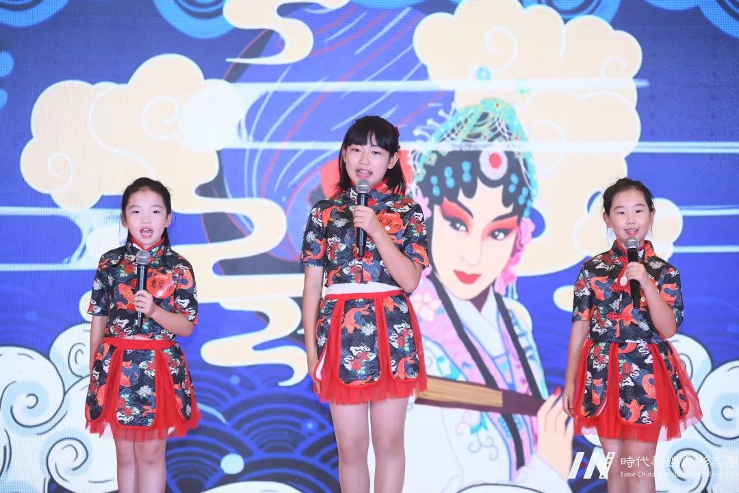 环球童影杭州【华影光线】分公司大型文艺汇演活动回顾(图270) 环球童影杭州【华影光线】分公司大型文艺汇演活动回顾(图270)