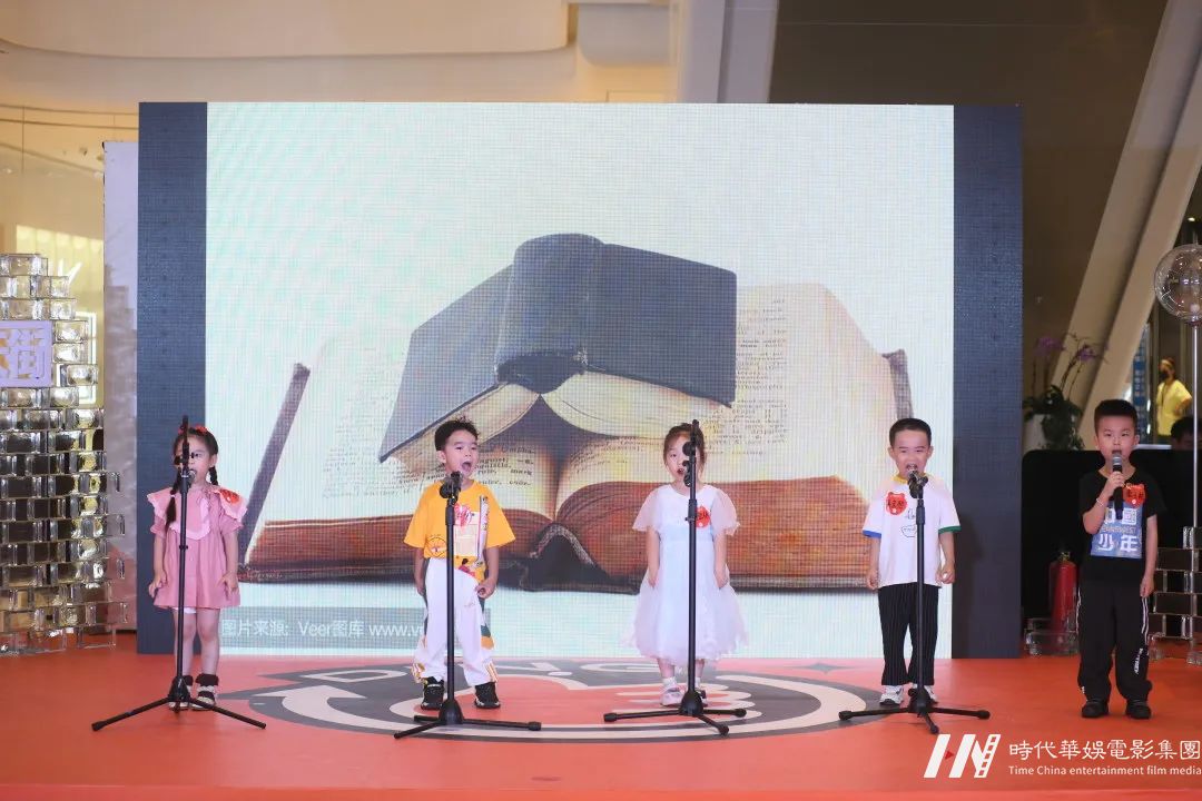 环球童影杭州【华影光线】分公司大型文艺汇演活动回顾(图337) 环球童影杭州【华影光线】分公司大型文艺汇演活动回顾(图337)