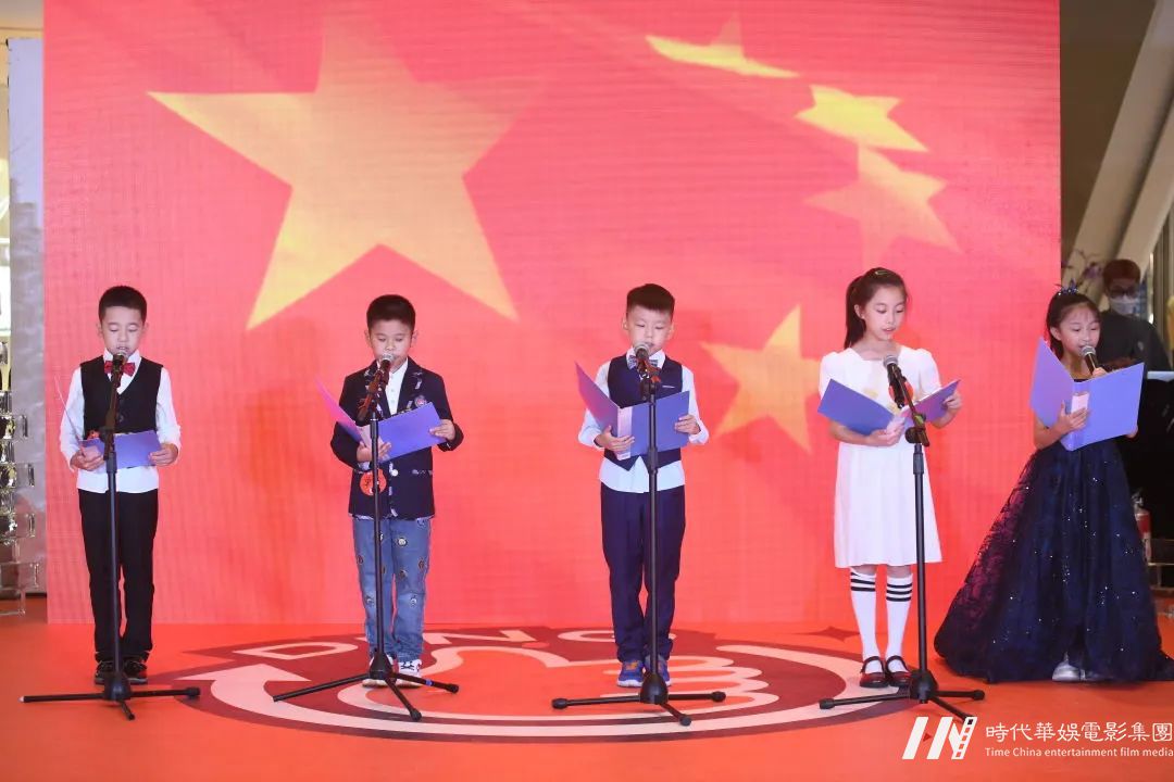 环球童影杭州【华影光线】分公司大型文艺汇演活动回顾(图380) 环球童影杭州【华影光线】分公司大型文艺汇演活动回顾(图380)