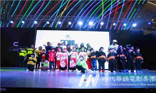学街舞培训班，当然要选深圳时代华娱舞蹈！专业值得信赖！
