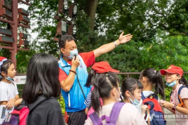 嘉佳卡通卫视:周末去哪儿游学营带你体验超人气双层巴士中轴线(图6)