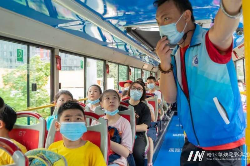嘉佳卡通卫视:周末去哪儿游学营带你体验超人气双层巴士中轴线(图5)
