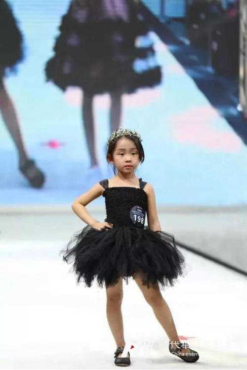 孩子唱歌跑调家长不必担心需要通过声乐培训改正(图1) 孩子唱歌跑调家长不必担心需要通过声乐培训改正(图1)
