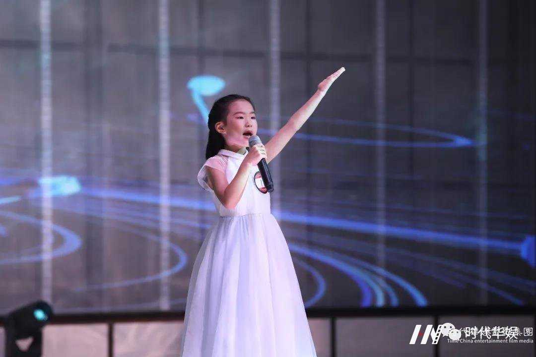 少儿表演培训班都学些什么?深圳少儿主持表演培训费用高吗?(图1) 少儿表演培训班都学些什么?深圳少儿主持表演培训费用高吗?(图1)