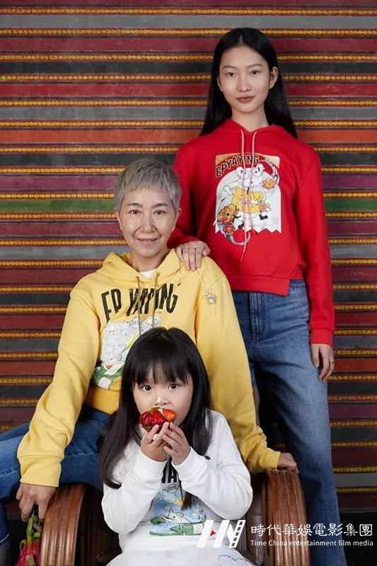 环球童影艺员少儿模特在T台上走秀！(图1)