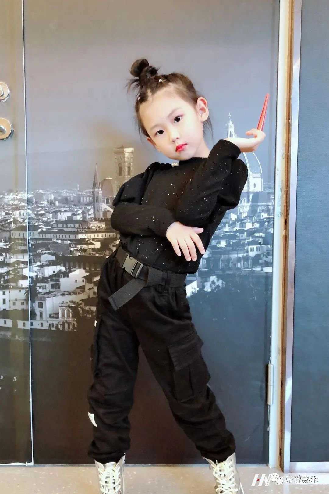 孩子缺乏自信?环球童影少儿模特培训教你如何解决!(图1) 孩子缺乏自信?环球童影少儿模特培训教你如何解决!(图1)