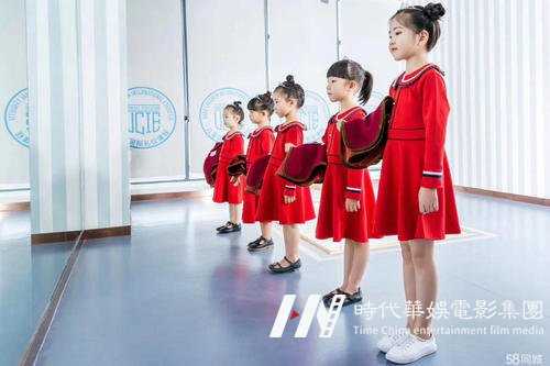 少儿上舞台表演口才有利于培养自信不?(图1) 少儿上舞台表演口才有利于培养自信不?(图1)