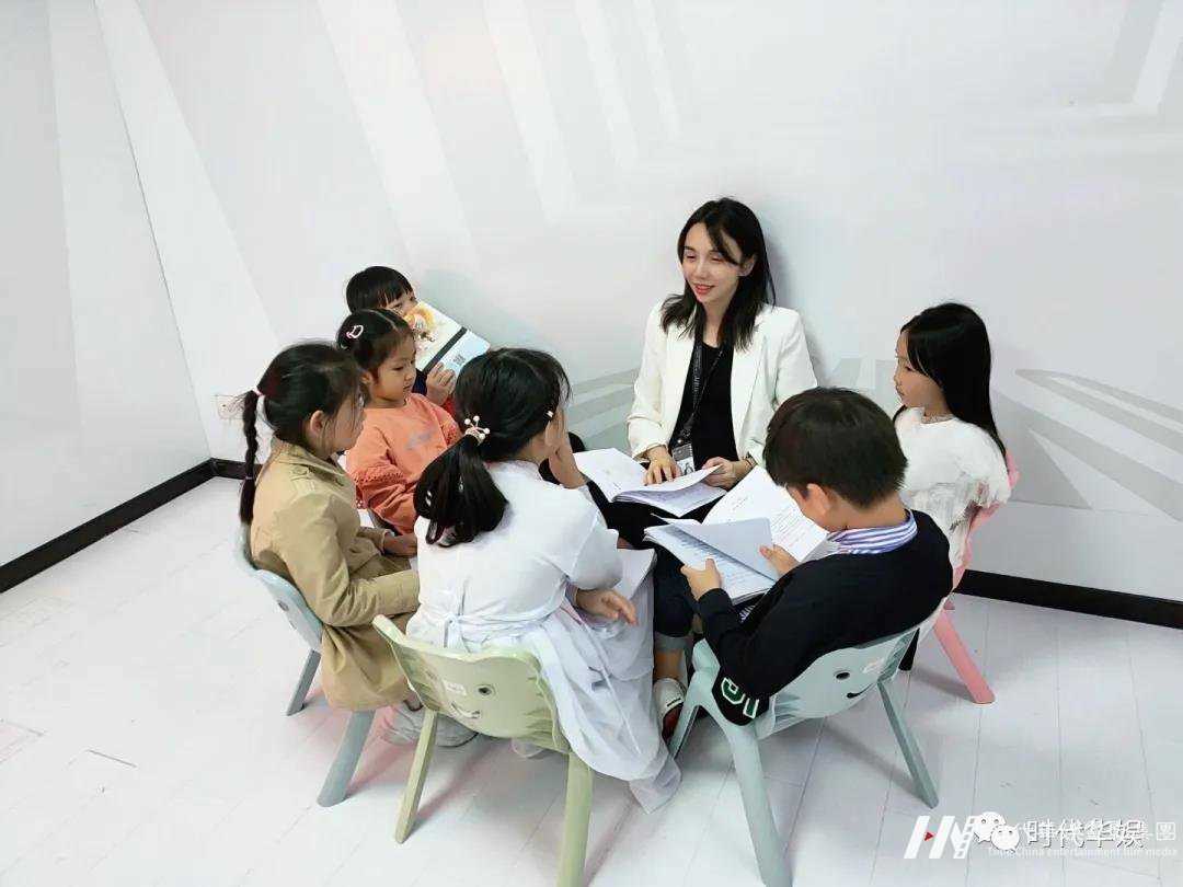 深圳哪里可以学少儿播音主持(图1) 深圳哪里可以学少儿播音主持1