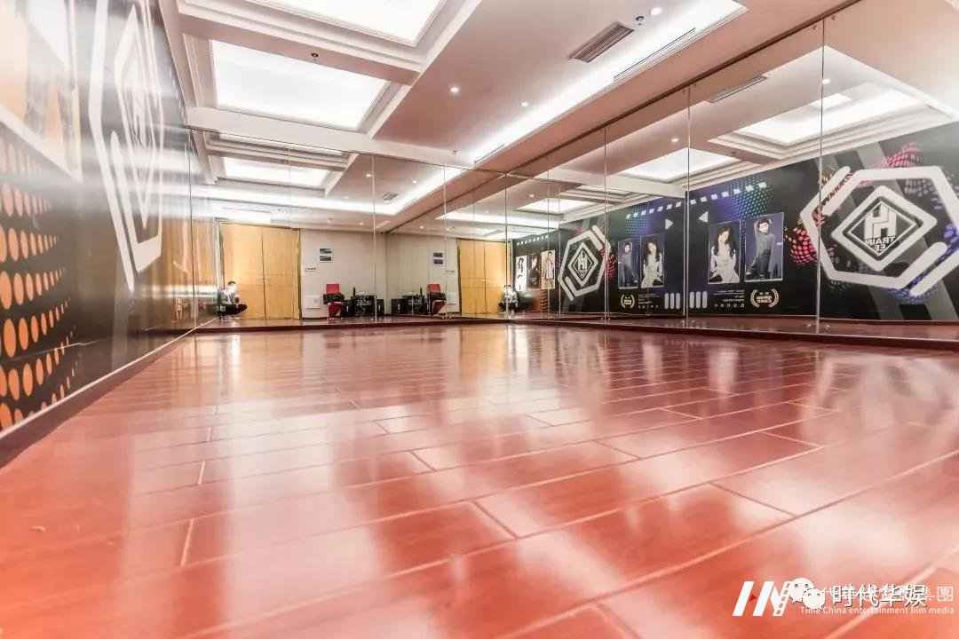 提高少儿舞蹈课堂学习效率知道有哪些方法吗?环球童影少儿街舞告诉您(图1) 提高少儿舞蹈课堂学习效率知道有哪些方法吗?环球童影少儿街舞告诉您(图1)
