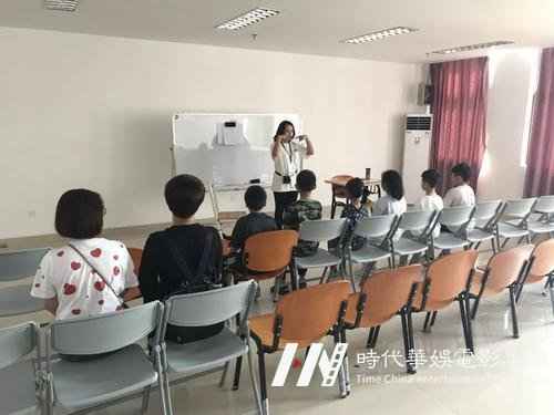 环球童影品牌导师:深圳少儿舞蹈谈学习拉丁舞的好处与坏处(图1) 环球童影品牌导师:深圳少儿舞蹈谈学习拉丁舞的好处与坏处(图1)