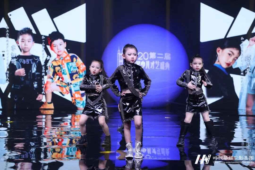 网络人气总冠军姜雅如 | 2020第二届《华娱星少儿才艺盛典》总决赛(图4)
