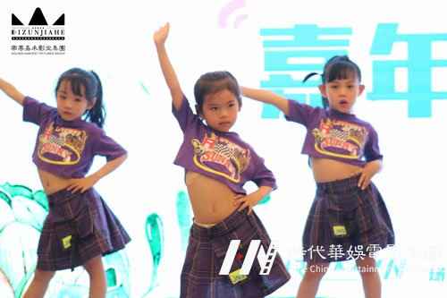 为什么同年龄段的有些孩子话好多而自己小孩不爱说话?(图1) 为什么同年龄段的有些孩子话好多而自己小孩不爱说话?(图1)
