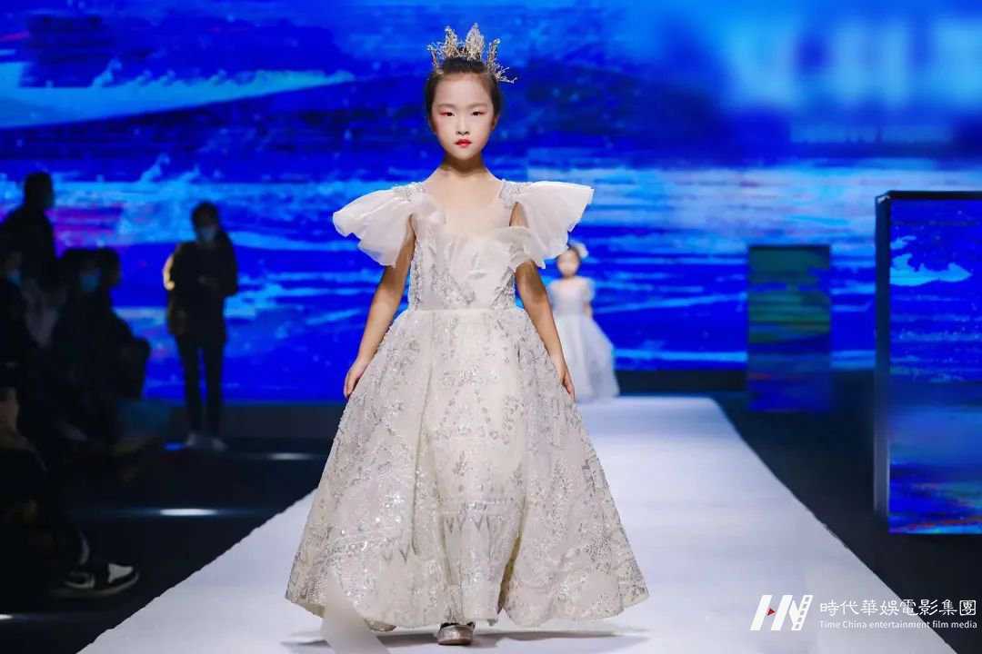 2021时尚之夜 | VERSACE品牌压轴模特余梓涵(图8) 图片
